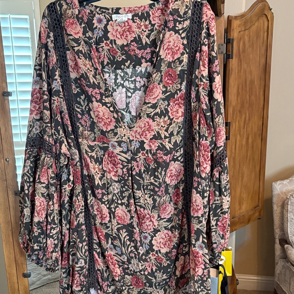 Floral V-Neck Blouse